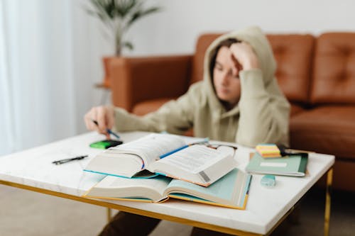 Аспіранти складатимуть залік з української та іноземної мов: уряд оновлює правила підготовки науковців у 2025 році